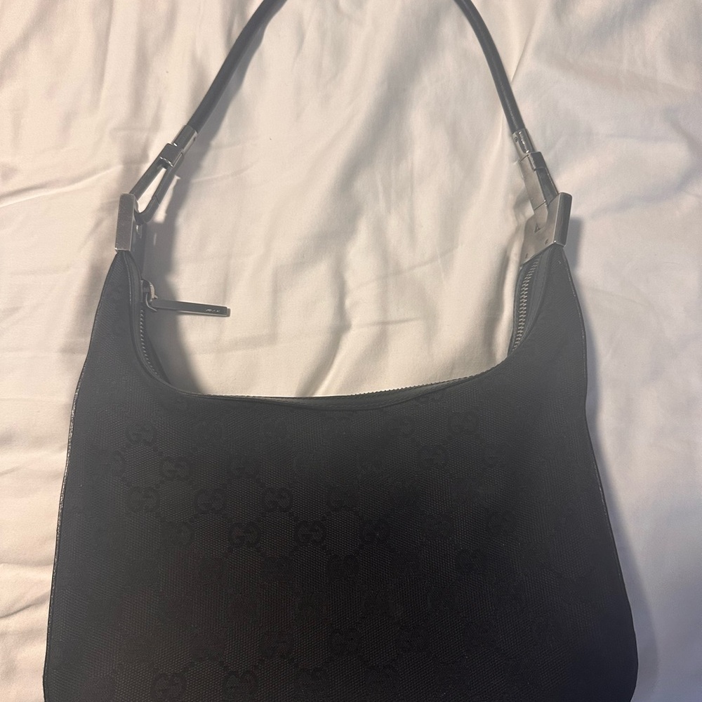 Gucci Black Shoulder Bag with Sleek Design